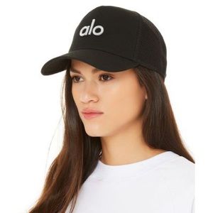 Alo Yoga Baseball Cap and Tote